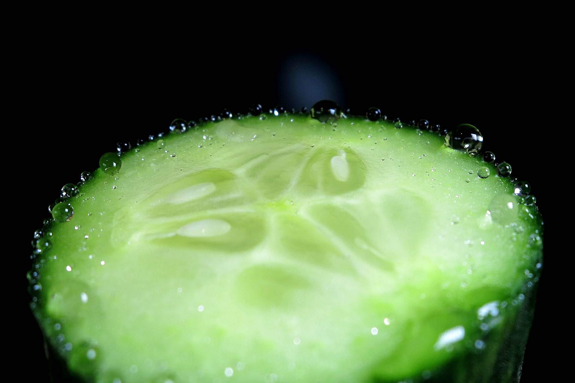7 Wonderful Health Benefits of Cucumber Water - DefatX